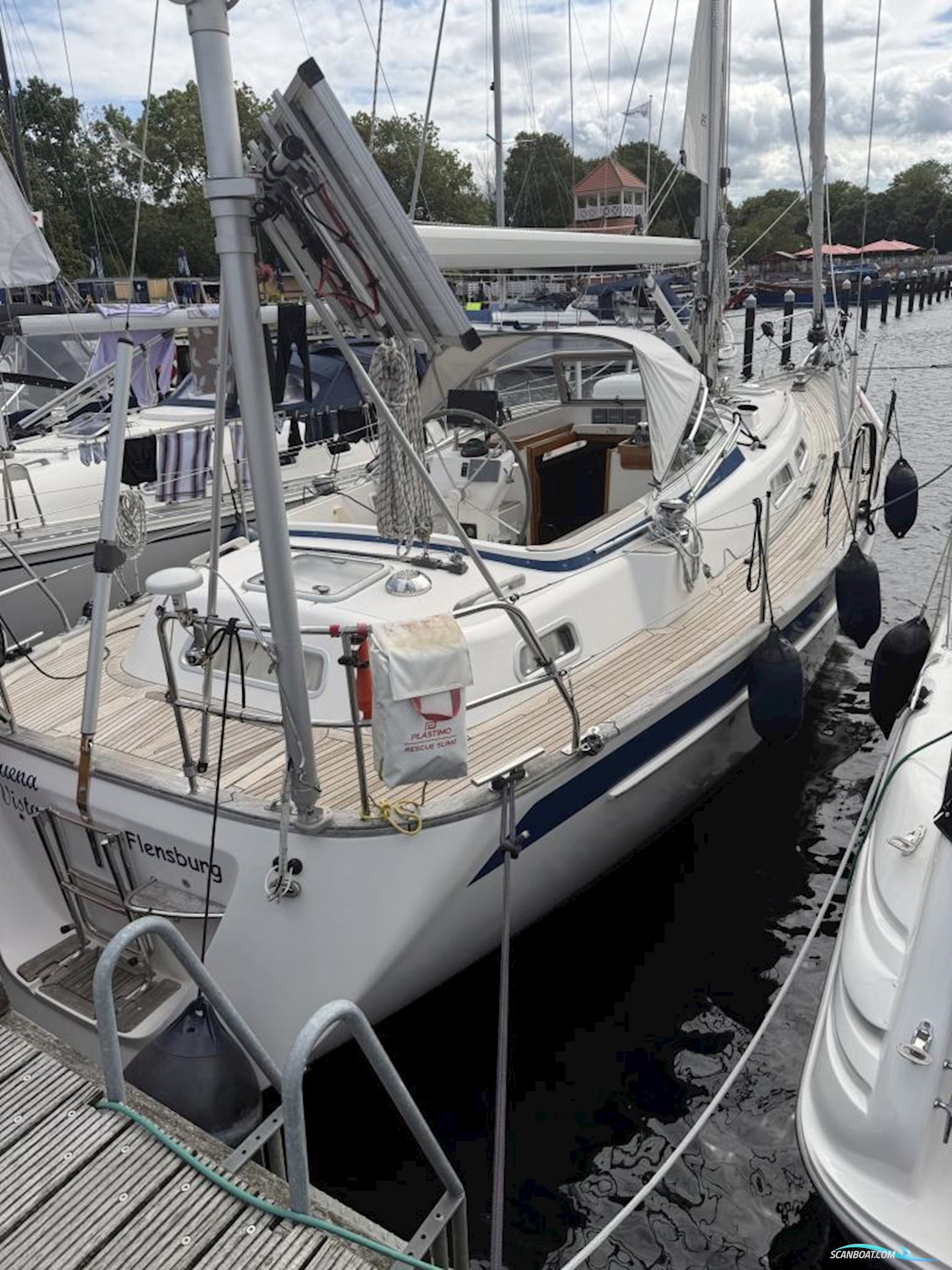 Hallberg-Rassy 37