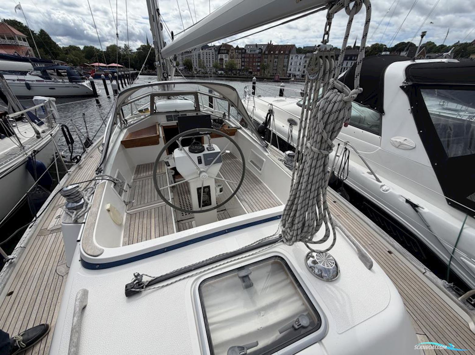 Hallberg-Rassy 37