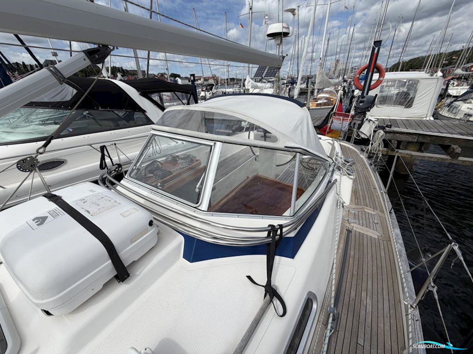 Hallberg-Rassy 37