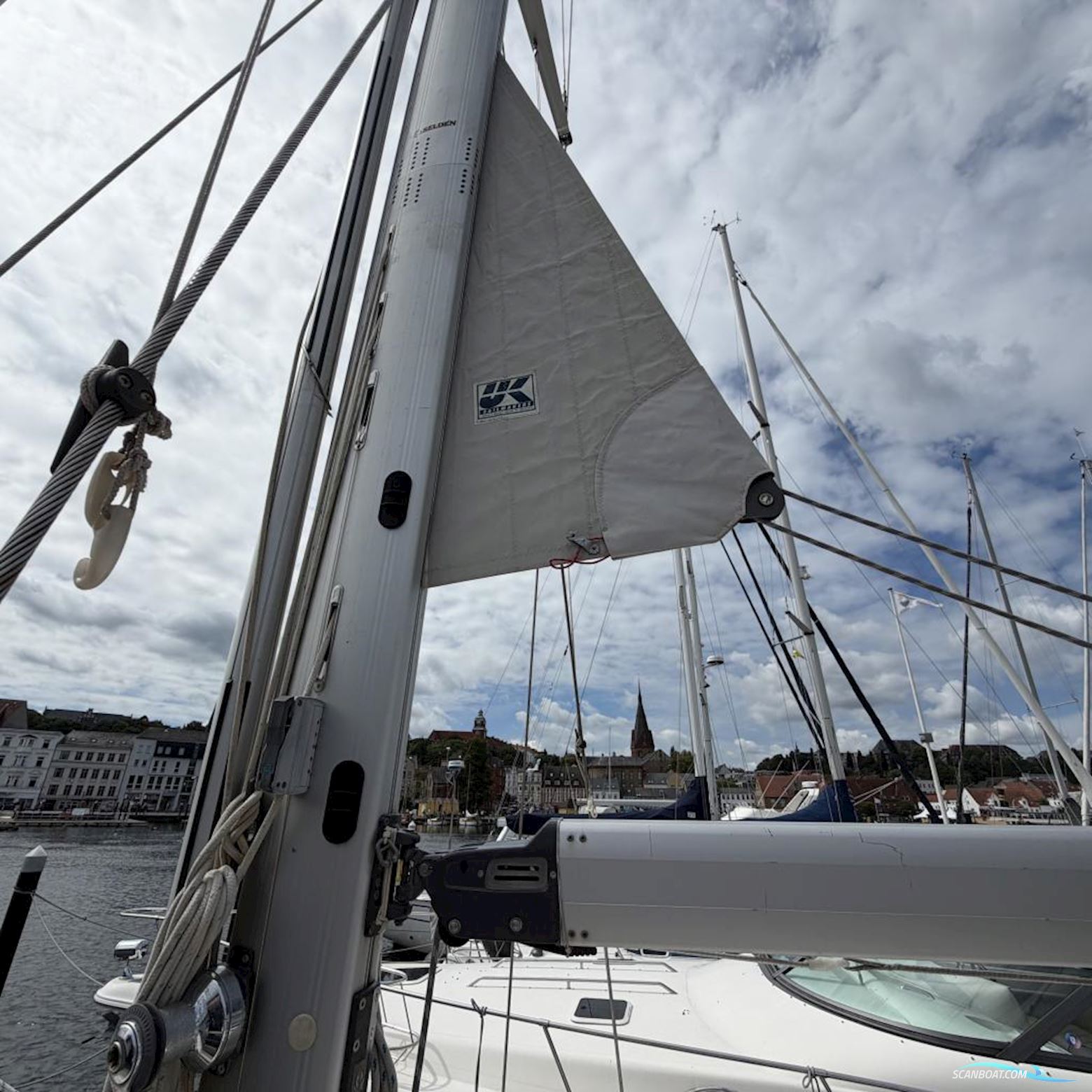 Hallberg-Rassy 37