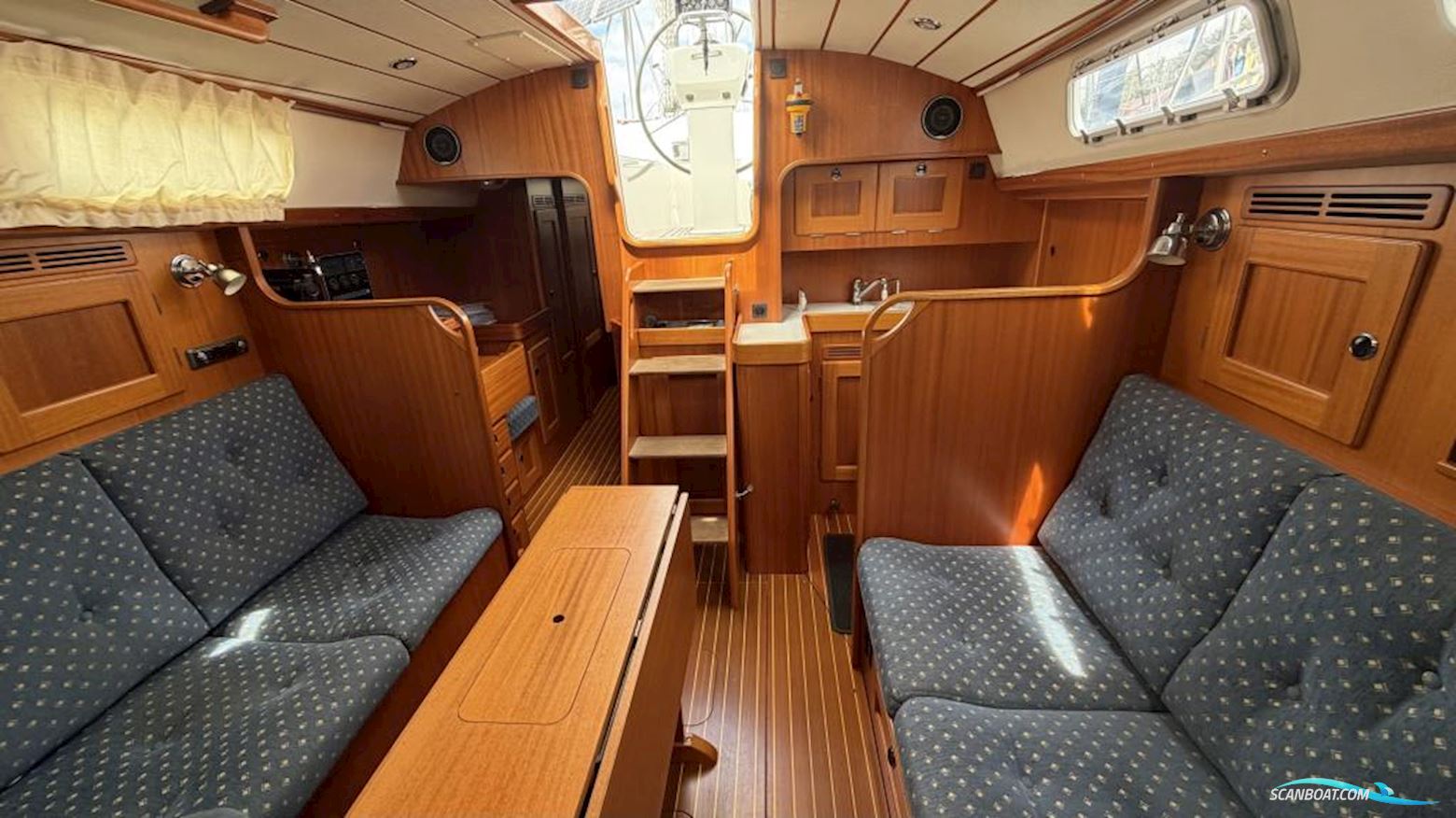 Hallberg-Rassy 37