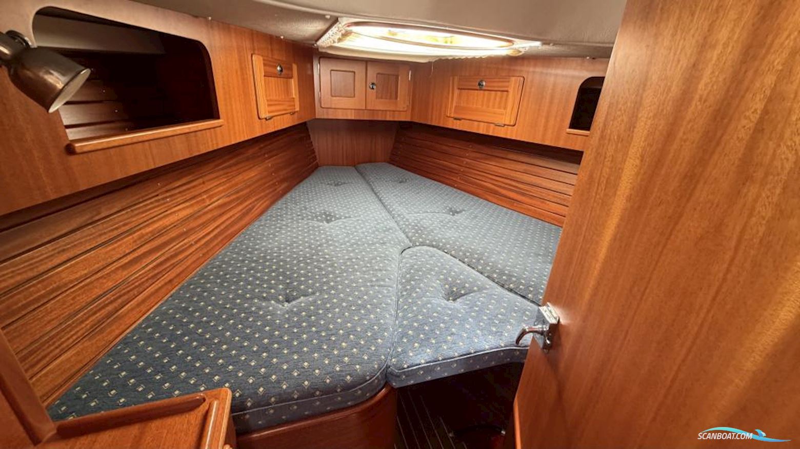 Hallberg-Rassy 37