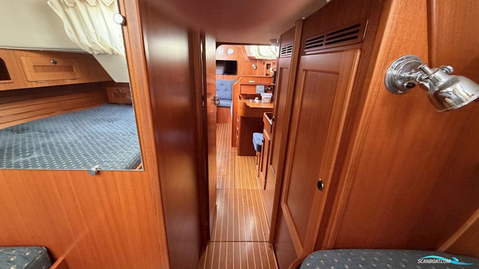 Hallberg-Rassy 37
