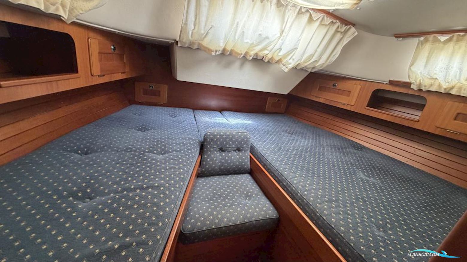 Hallberg-Rassy 37