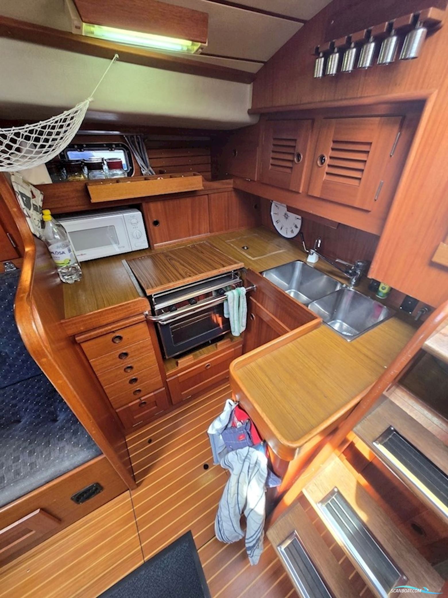 Hallberg-Rassy 382