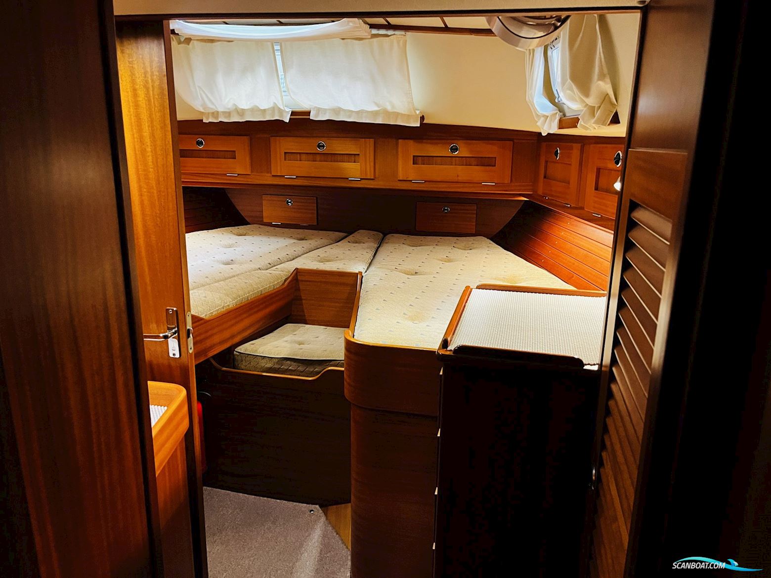 Hallberg-Rassy 42 F MkII