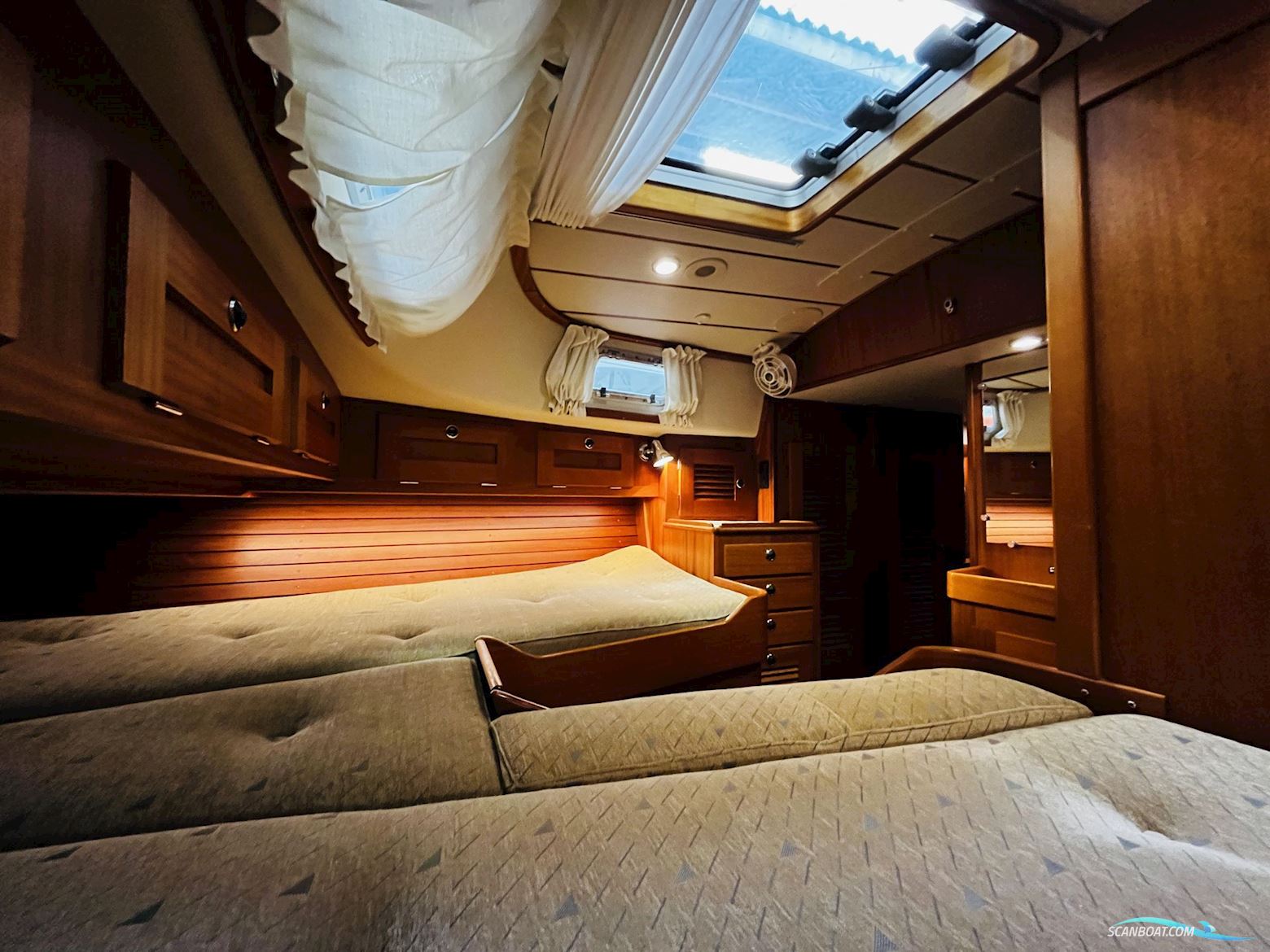 Hallberg-Rassy 42 F MkII