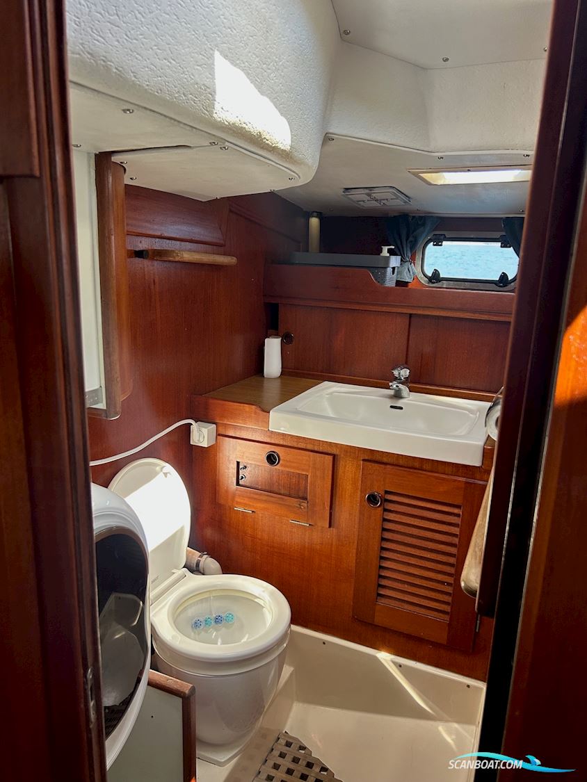 HALLBERG-RASSY 42E