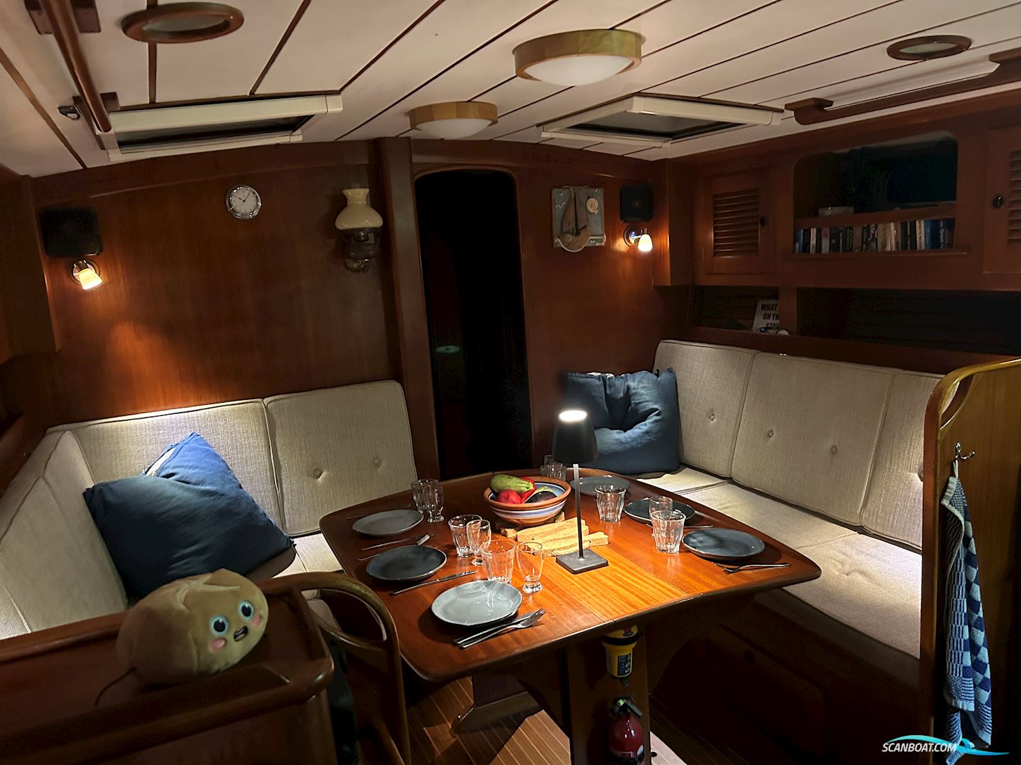 HALLBERG-RASSY 42E