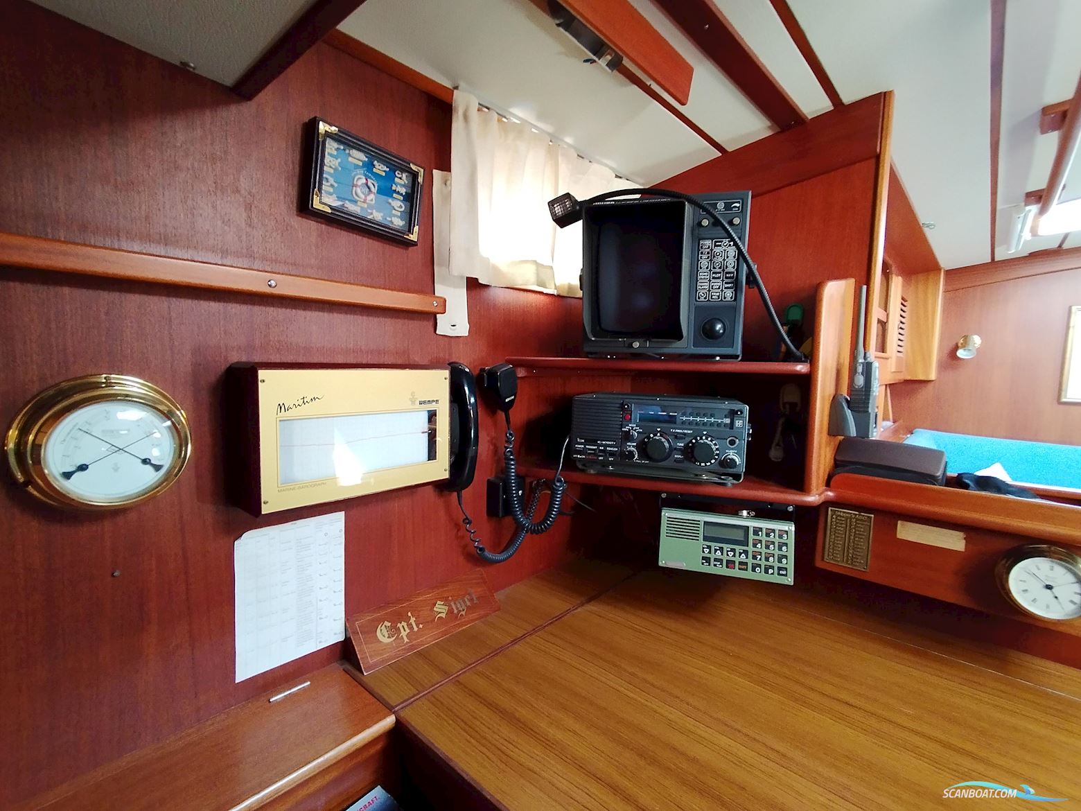 Hallberg-Rassy 42E