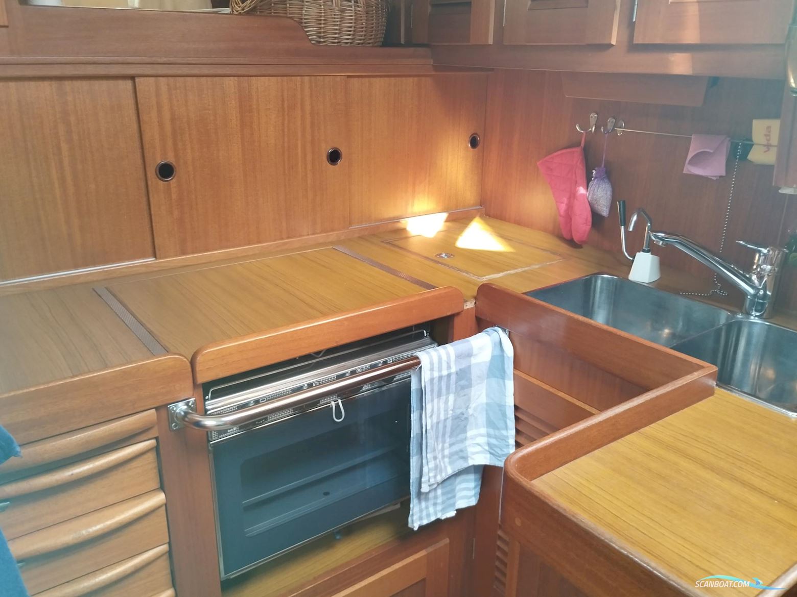 Hallberg-Rassy 42E