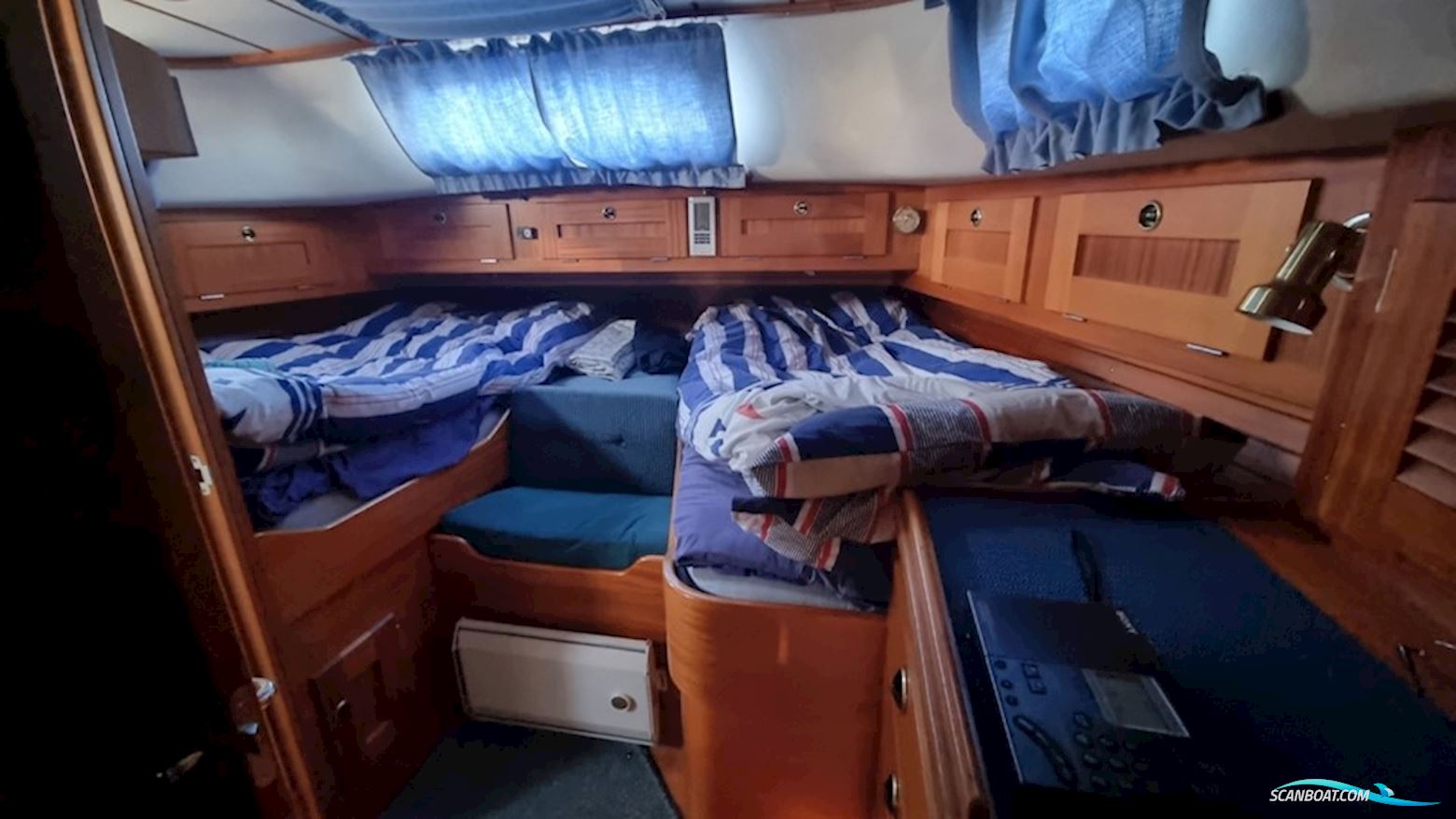 Hallberg-Rassy 42F Mk II