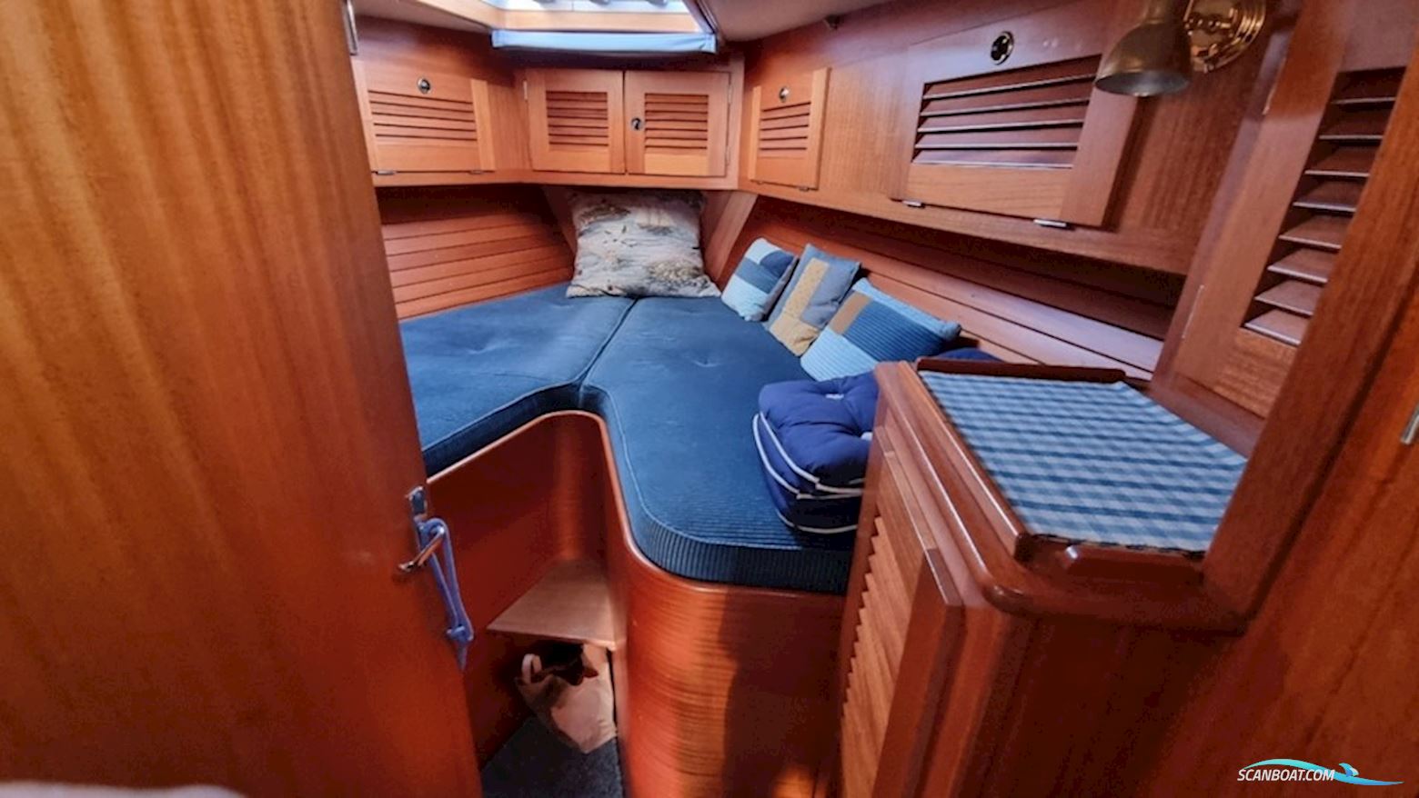 Hallberg-Rassy 42F Mk II