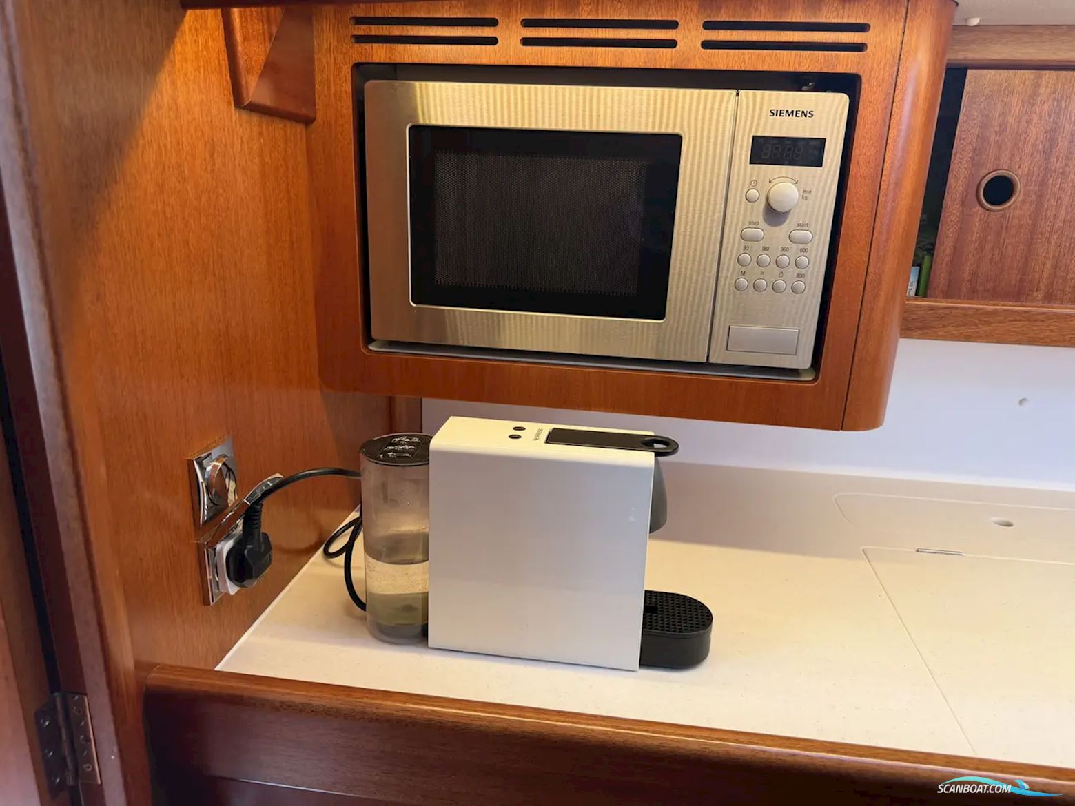 Hallberg-Rassy 44