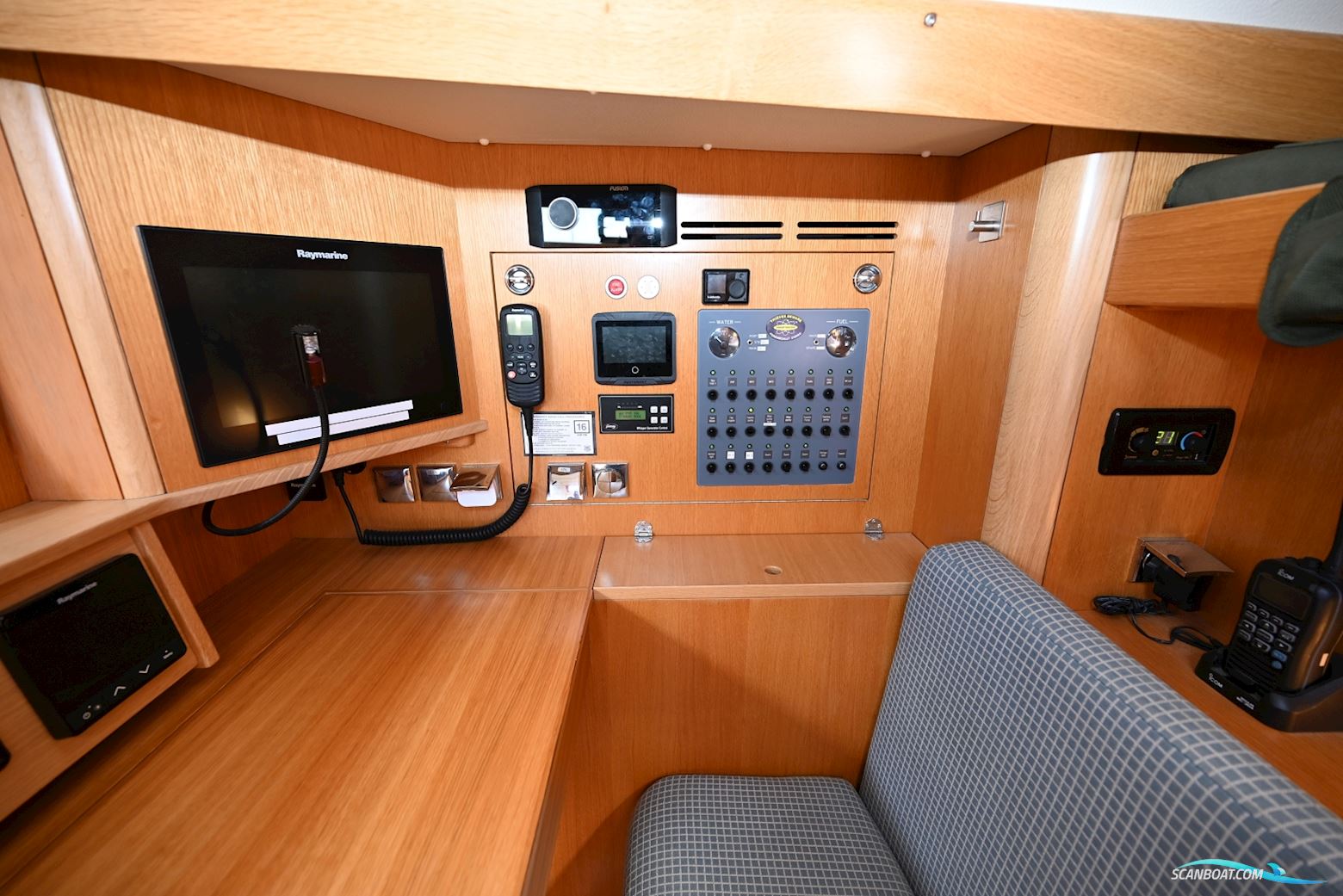 Hallberg Rassy 44