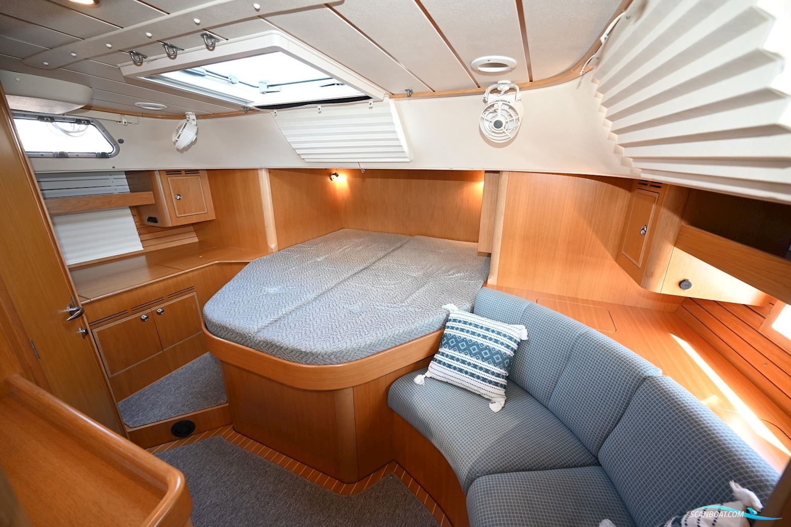 Hallberg Rassy 44