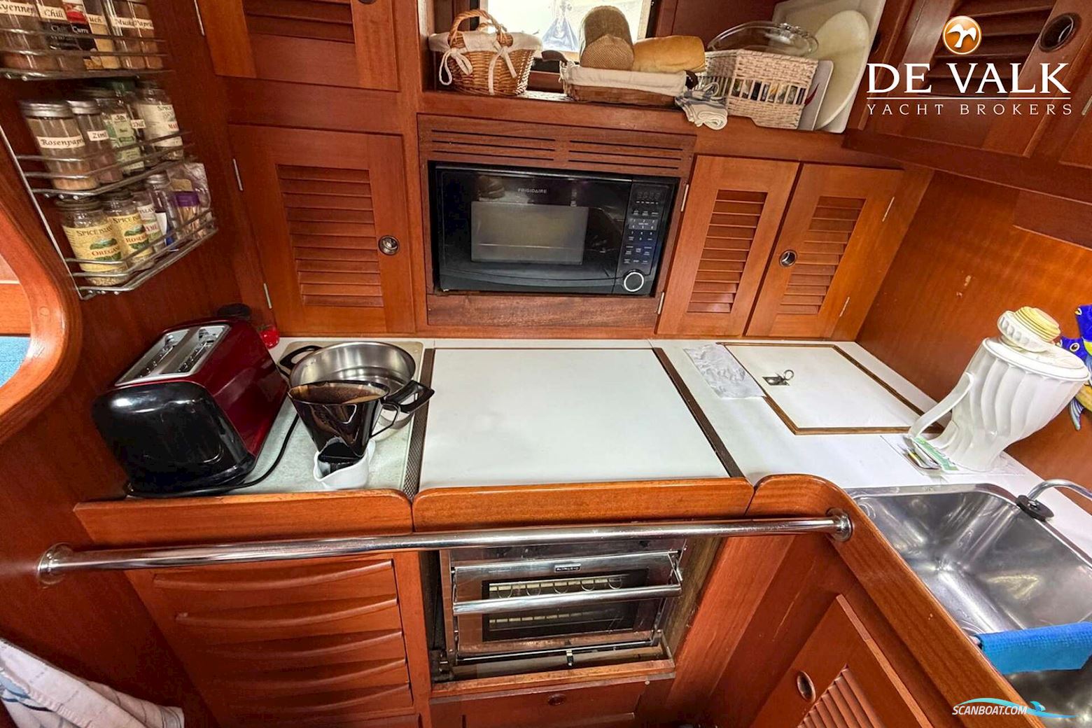 Hallberg Rassy 49