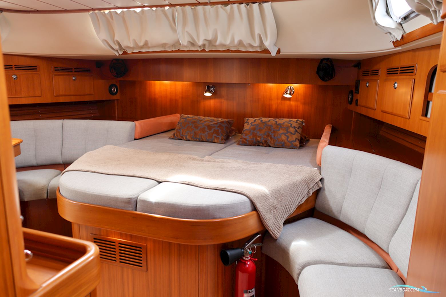 Hallberg-Rassy 54