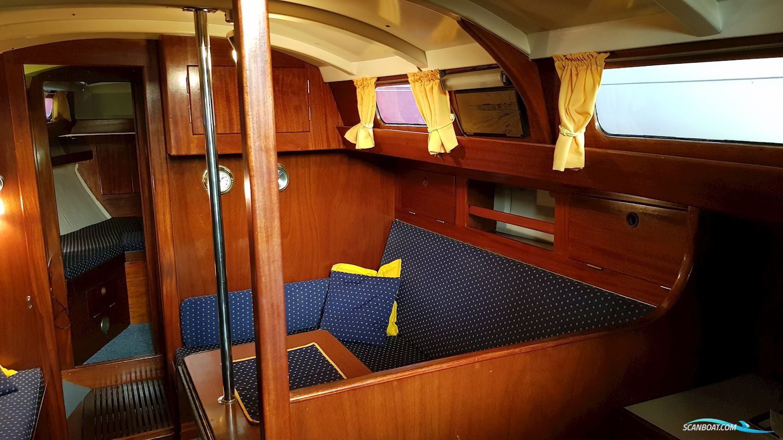 Hallberg Rassy Mistral 33