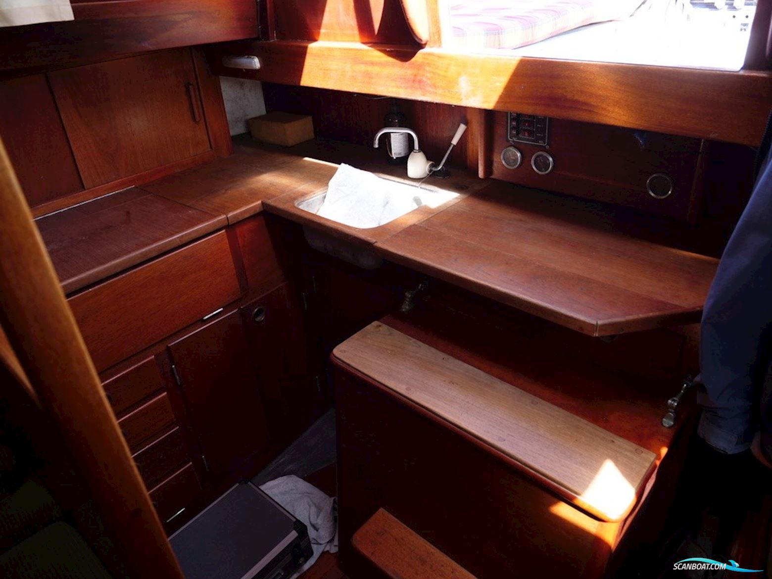 Hallberg Rassy Mistral 33