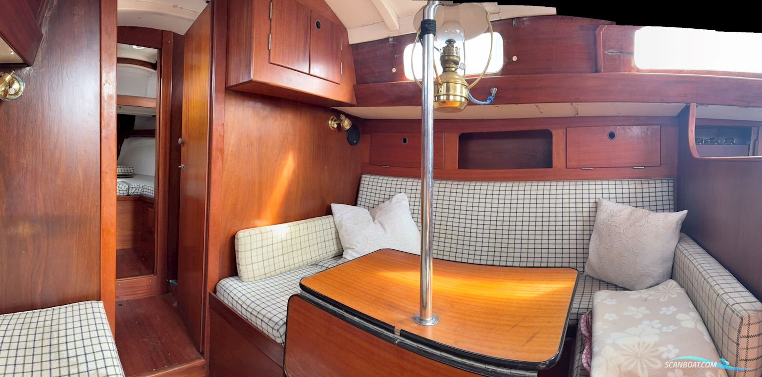 Hallberg Rassy Mistral 33