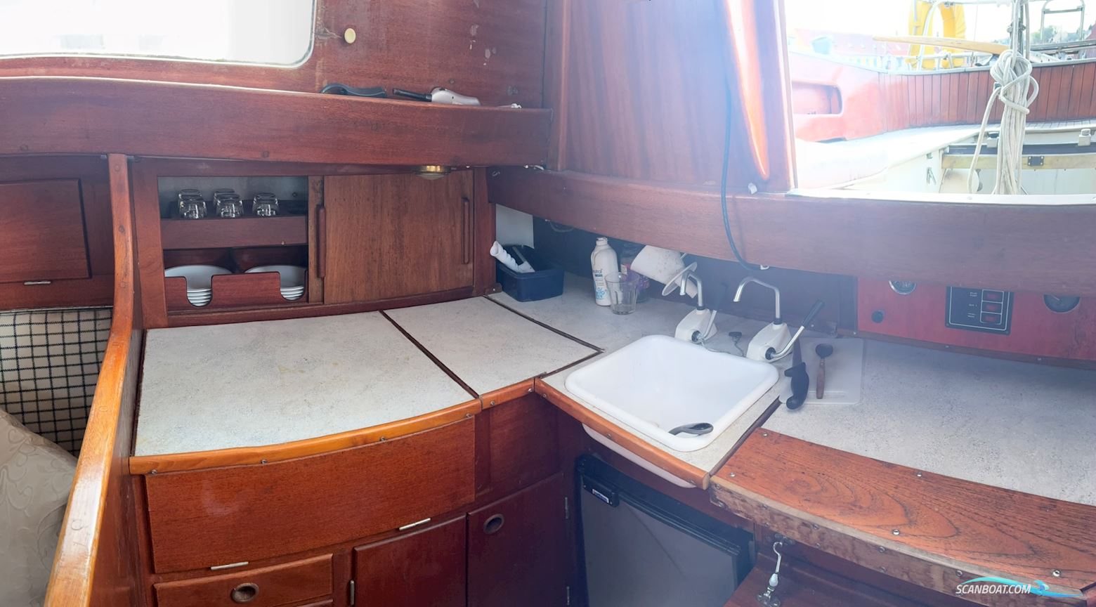 Hallberg Rassy Mistral 33