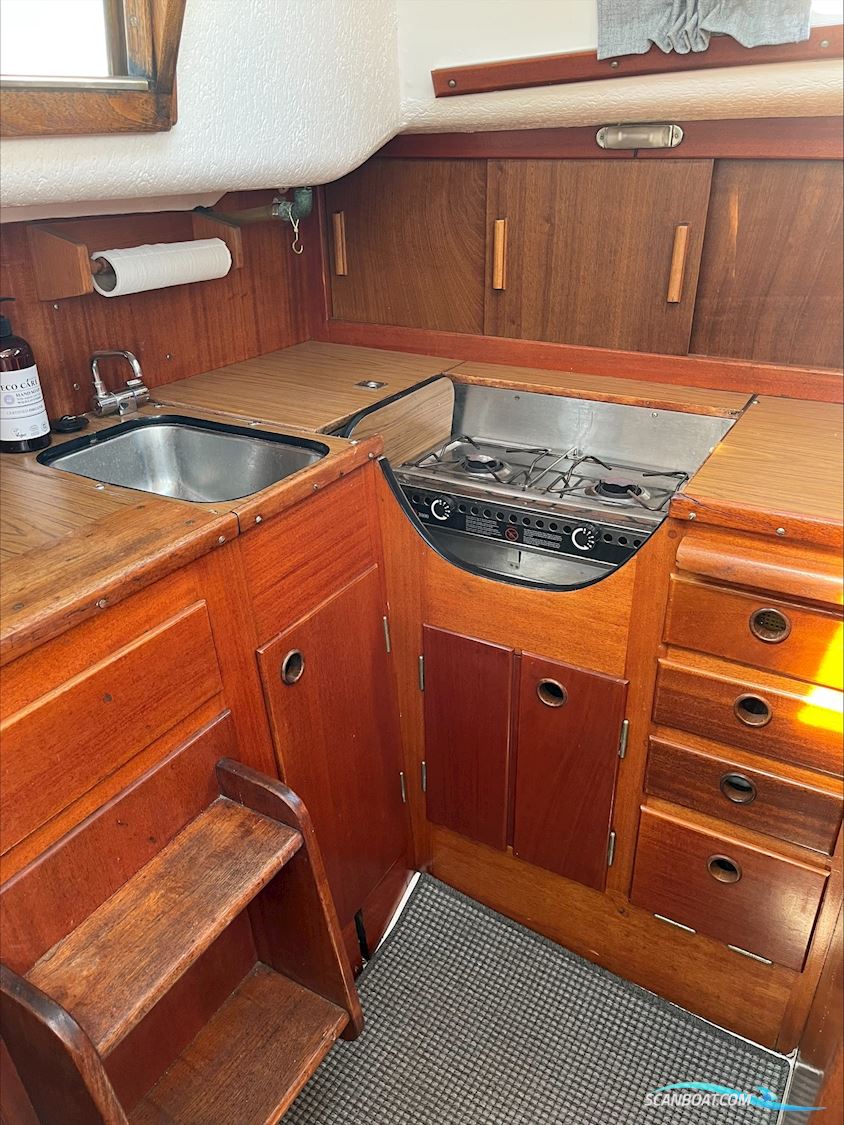 Hallberg-Rassy Mistress 32