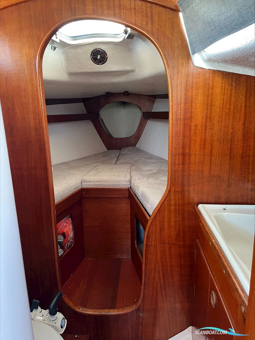 Hallberg-Rassy Mistress 32