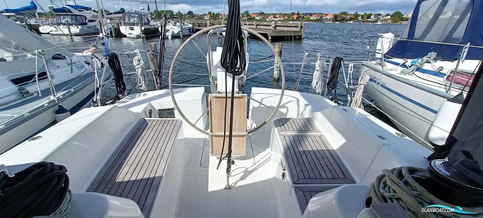 Hanse 325