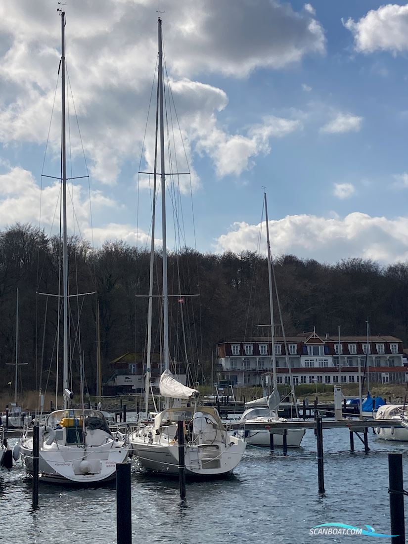Hanse 371
