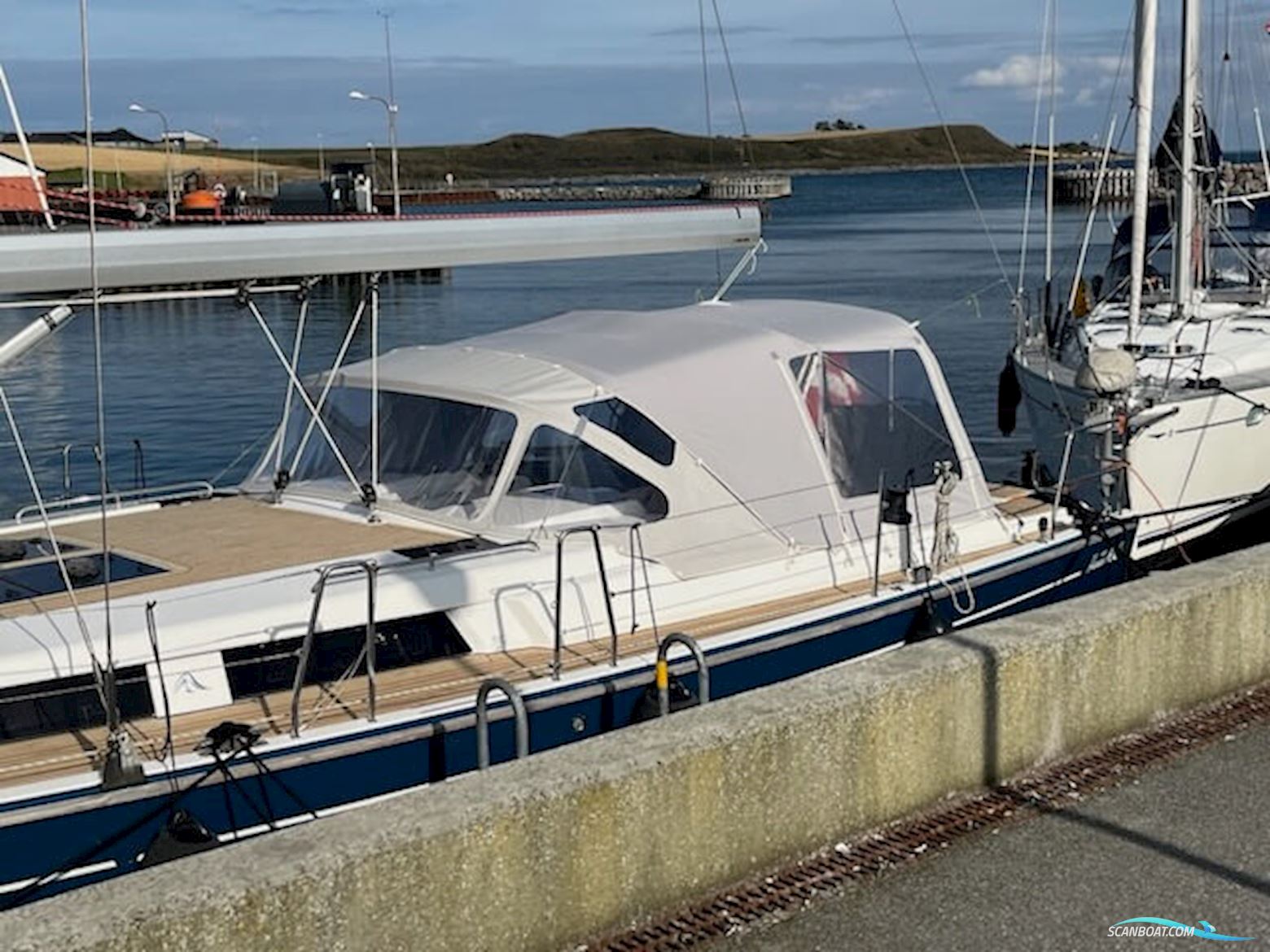 Hanse 455 "Queen B" - 2017