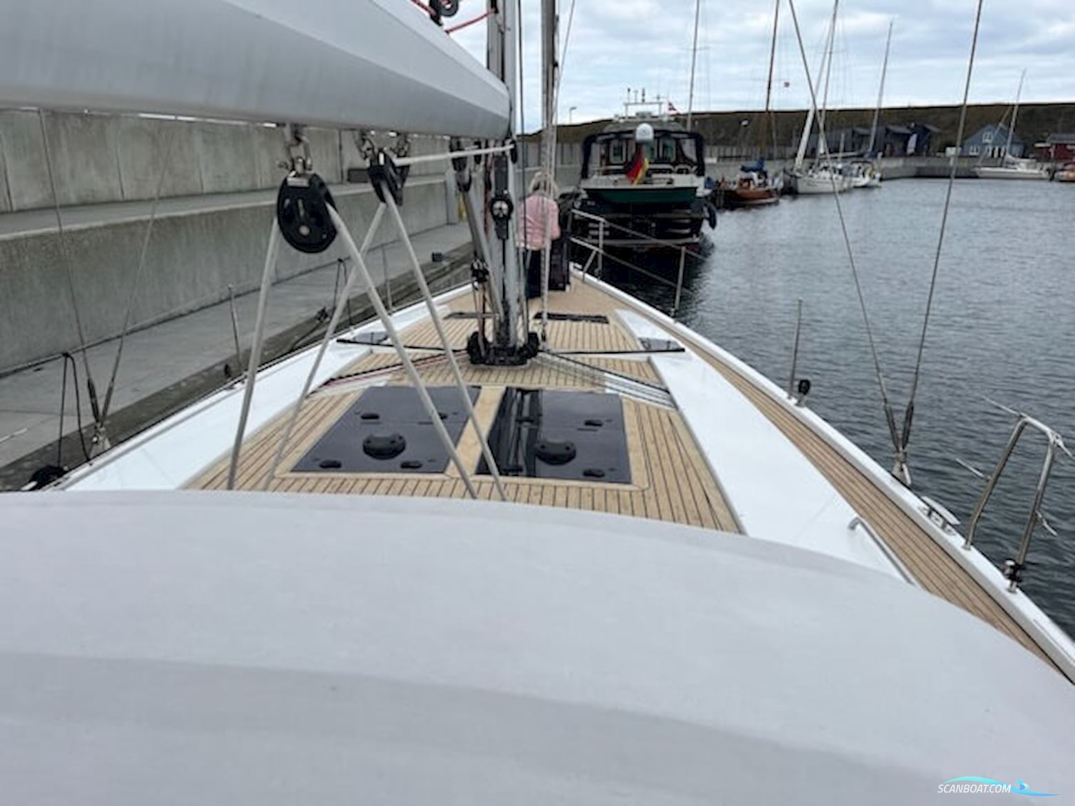 Hanse 455 "Queen B" - 2017