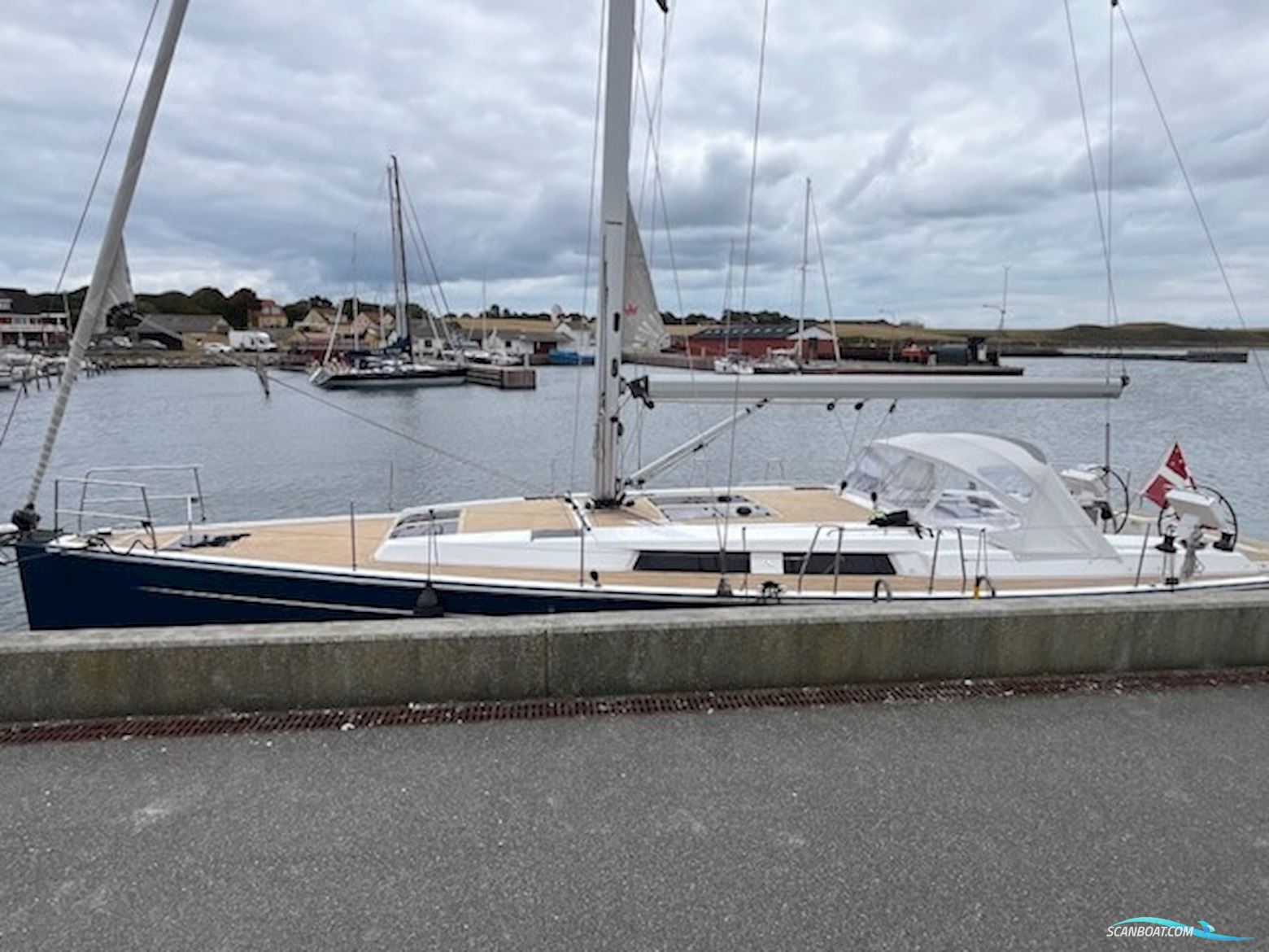 Hanse 455 "Queen B" - 2017