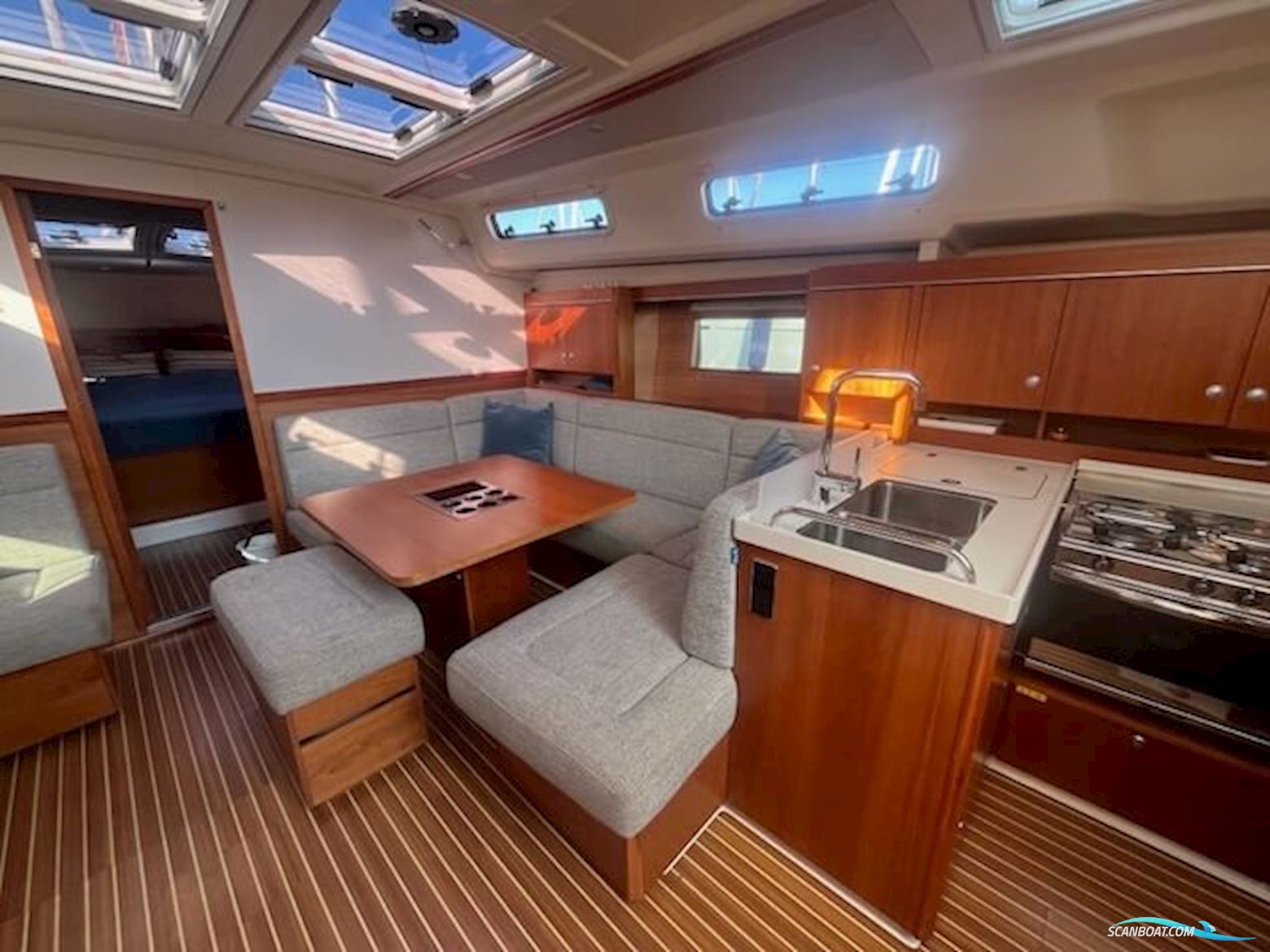 Hanse 455 "Queen B" - 2017