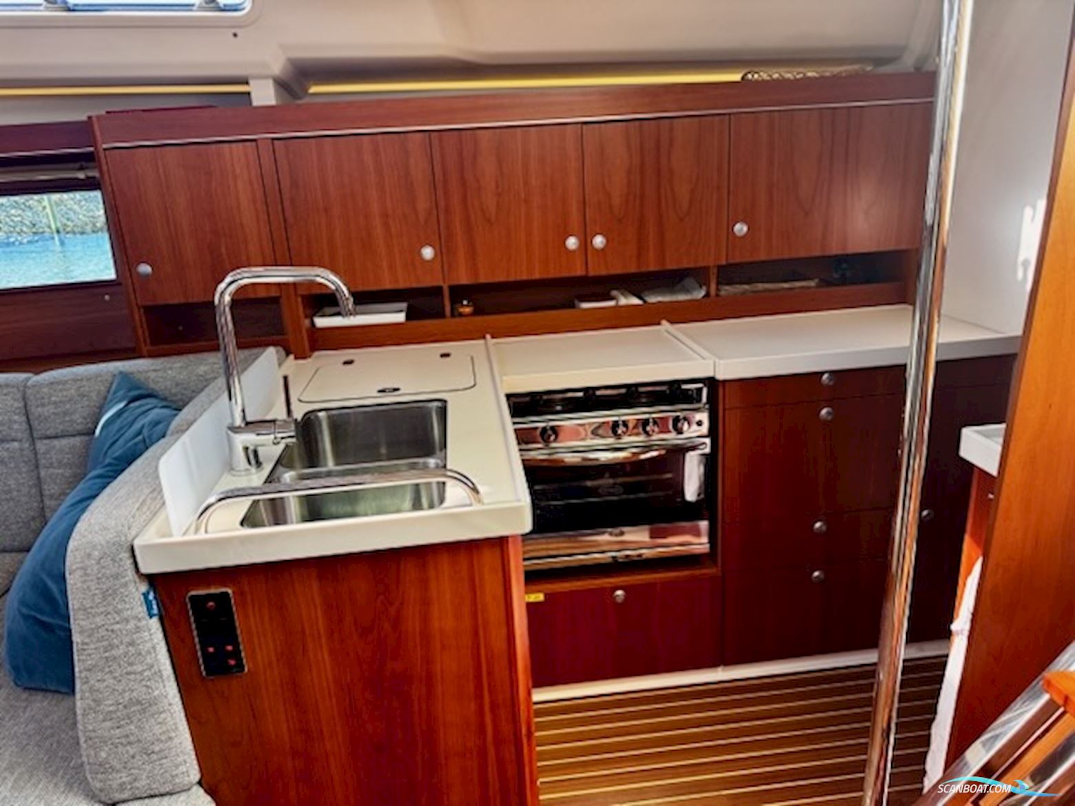 Hanse 455 "Queen B" - 2017