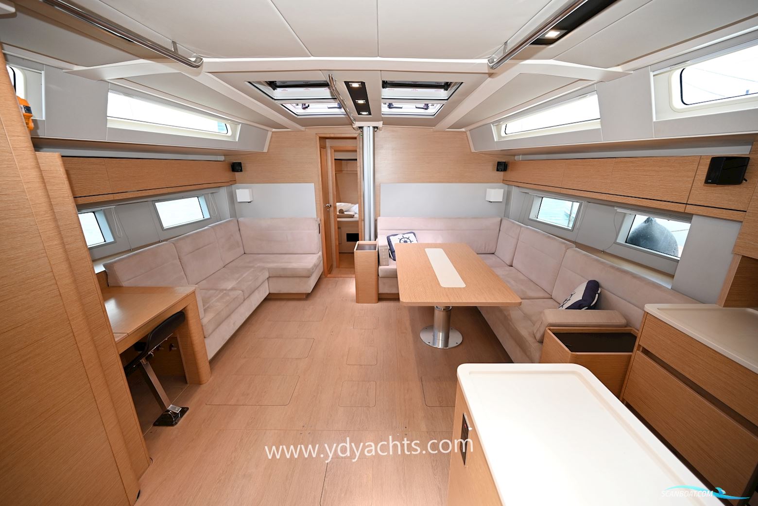 Hanse 548