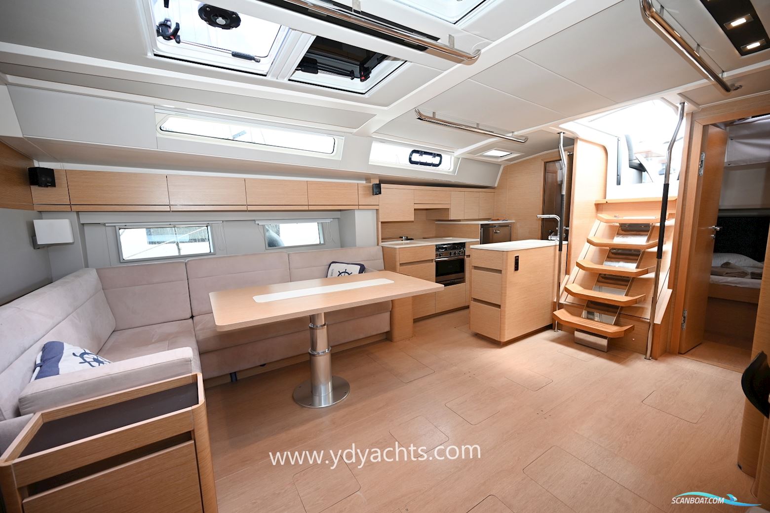 Hanse 548