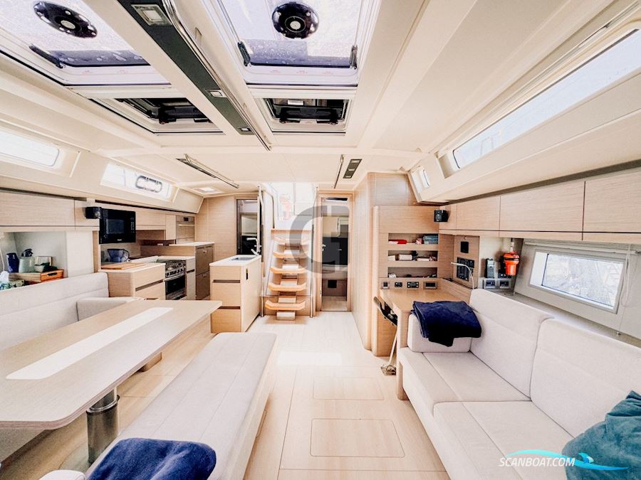Hanse 548