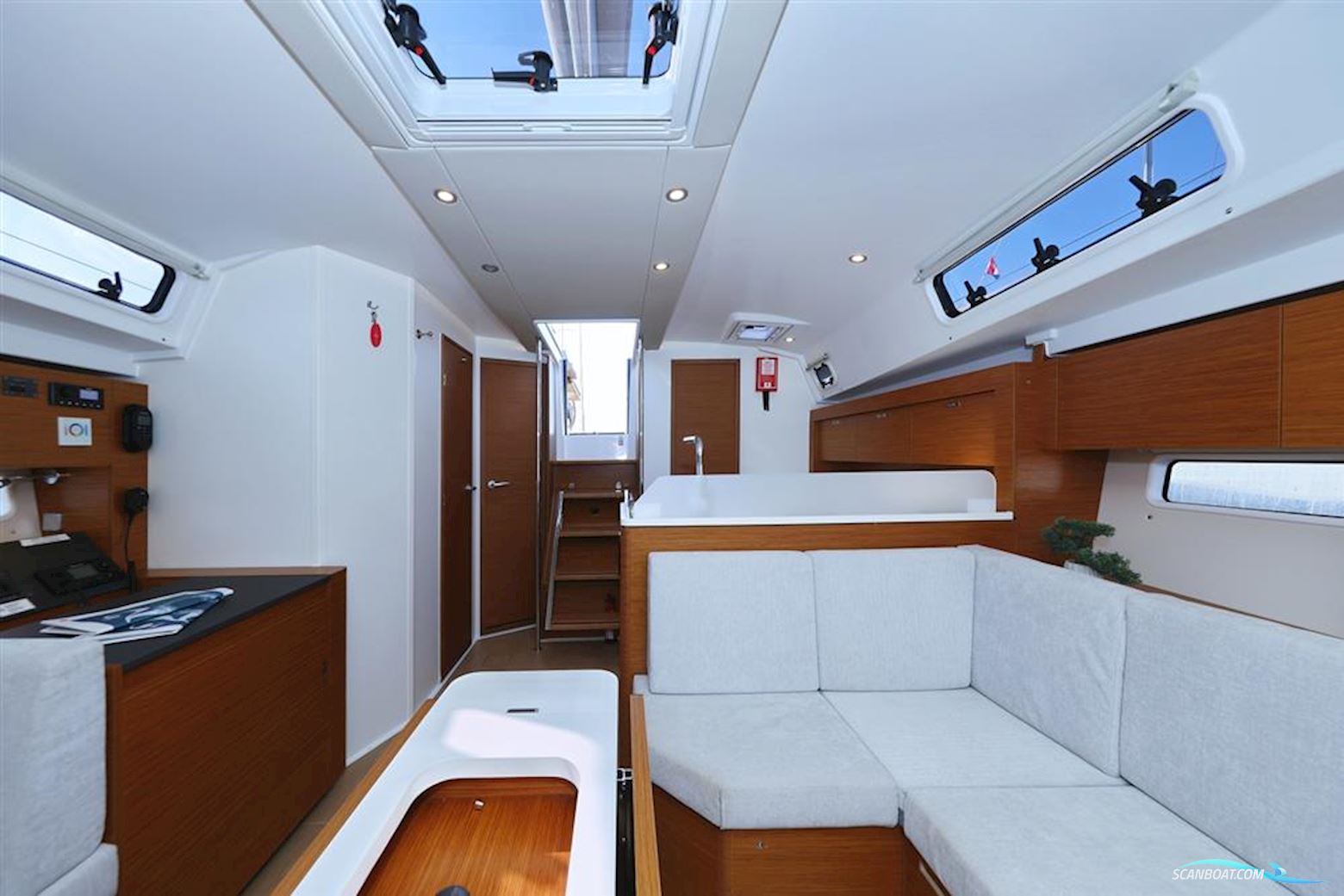 Hanse Yachts 410