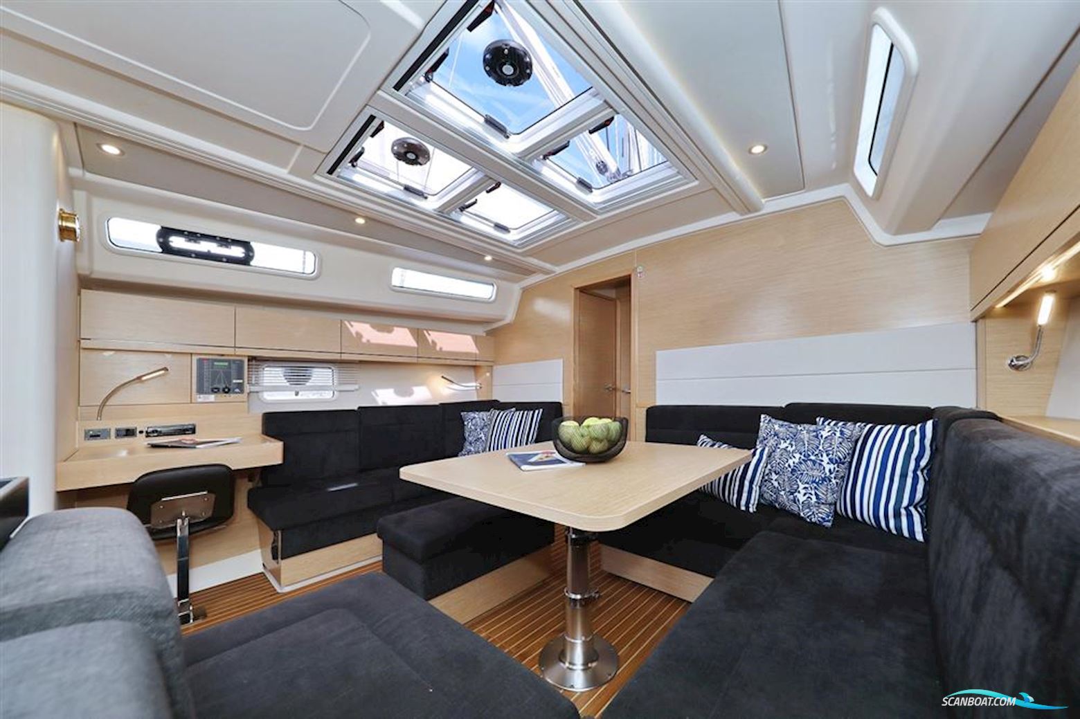Hanse Yachts 458
