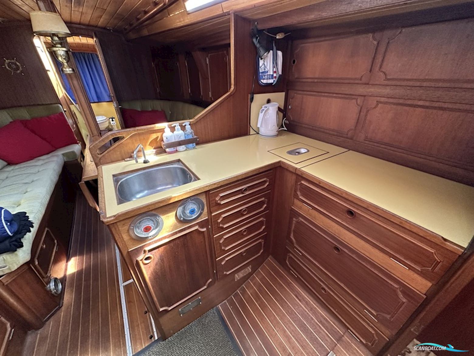 HELMSMAN 35