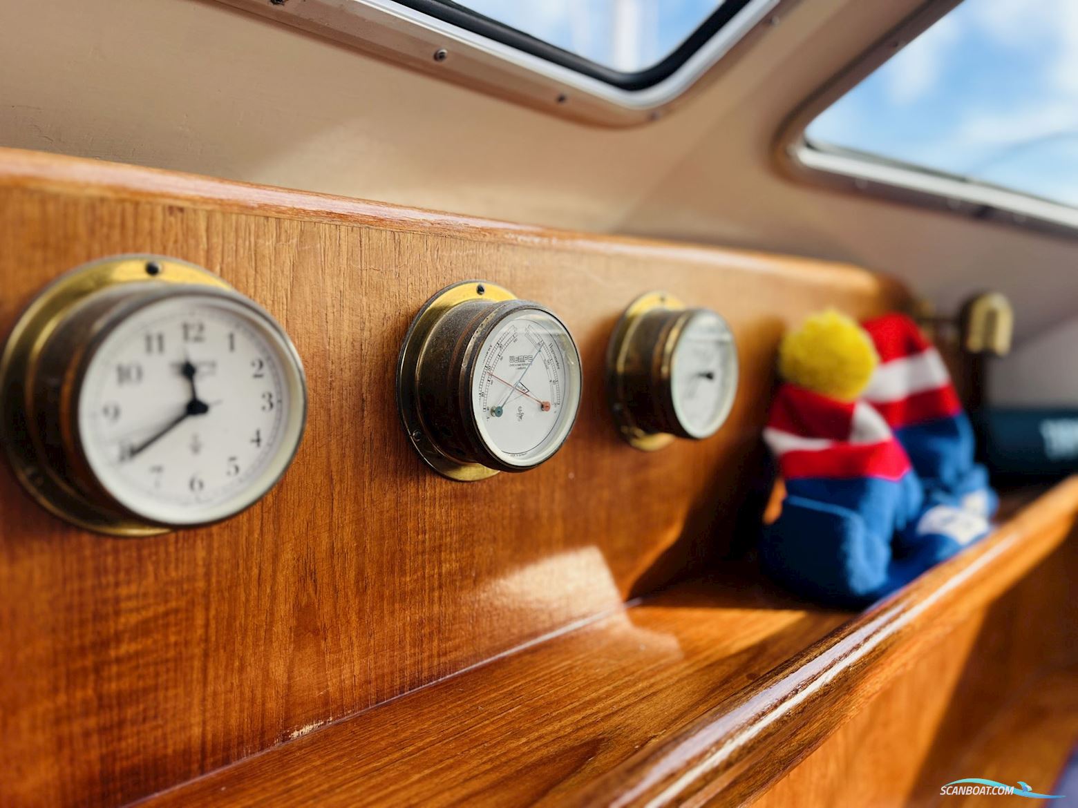 Helmsman 49DS