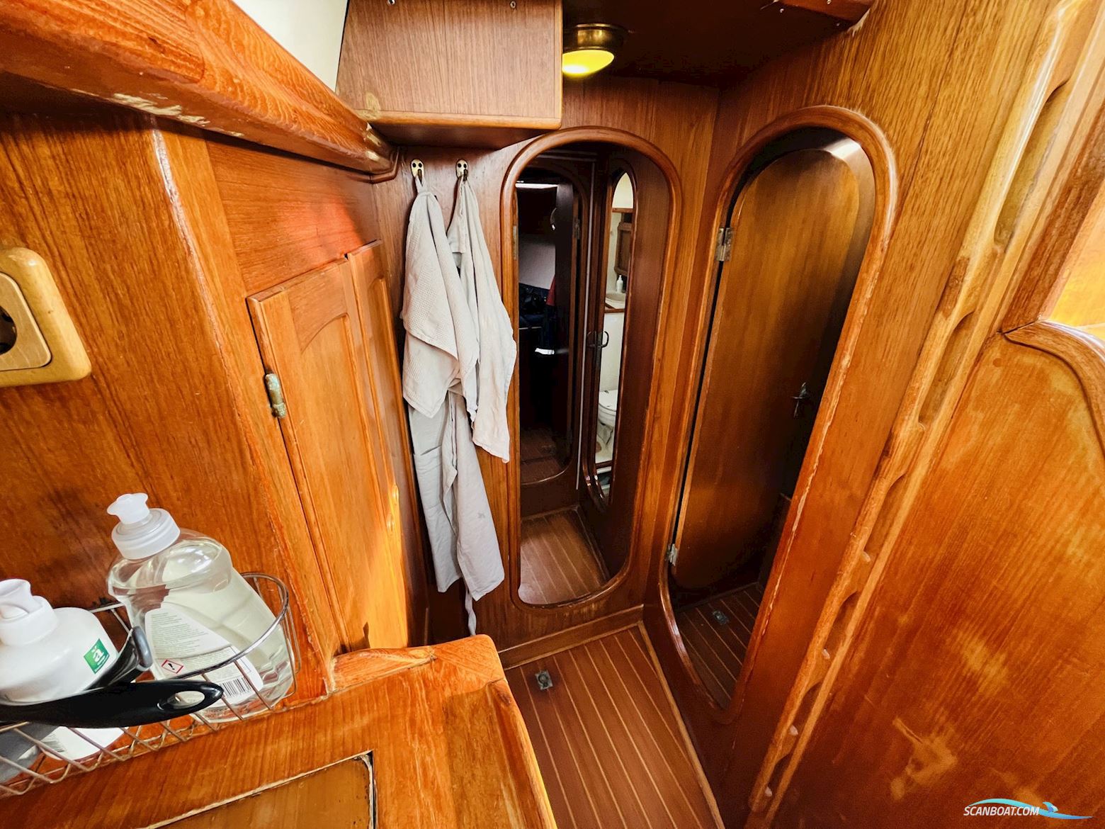 Helmsman 49DS