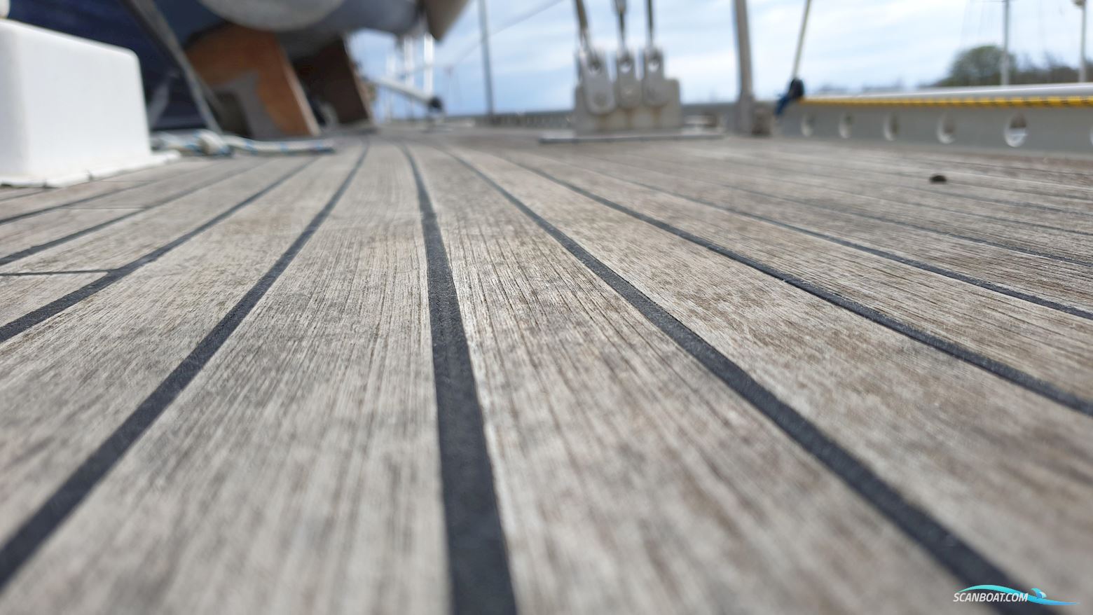 Helmsman Bosun Queen 55