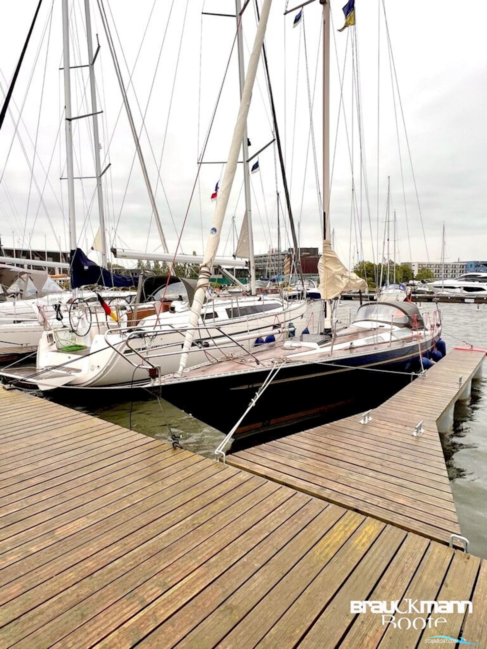 Helmsman Yachts 1200