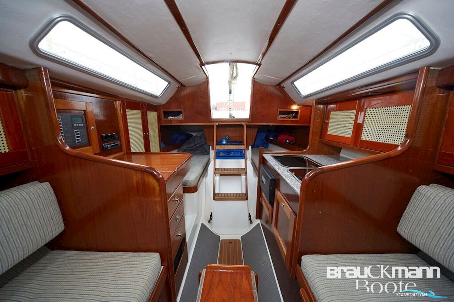 Helmsman Yachts 1200