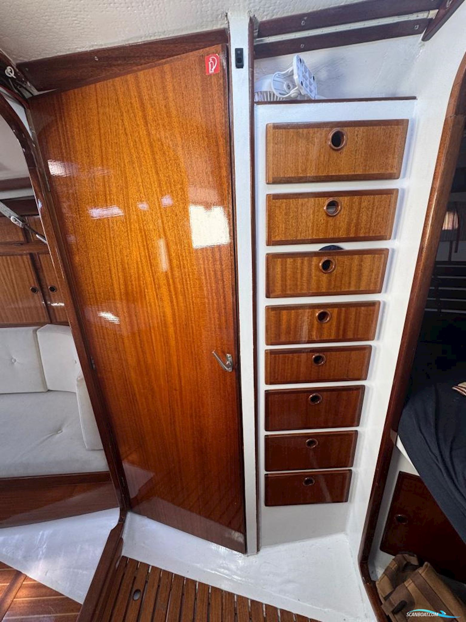 Helmsmann 35