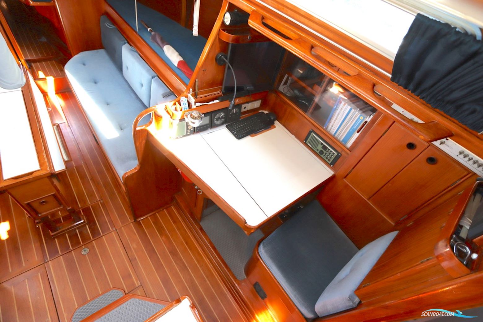 Holman & Pye Red Admiral 36