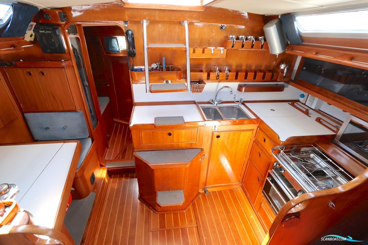 Holman & Pye Red Admiral 36