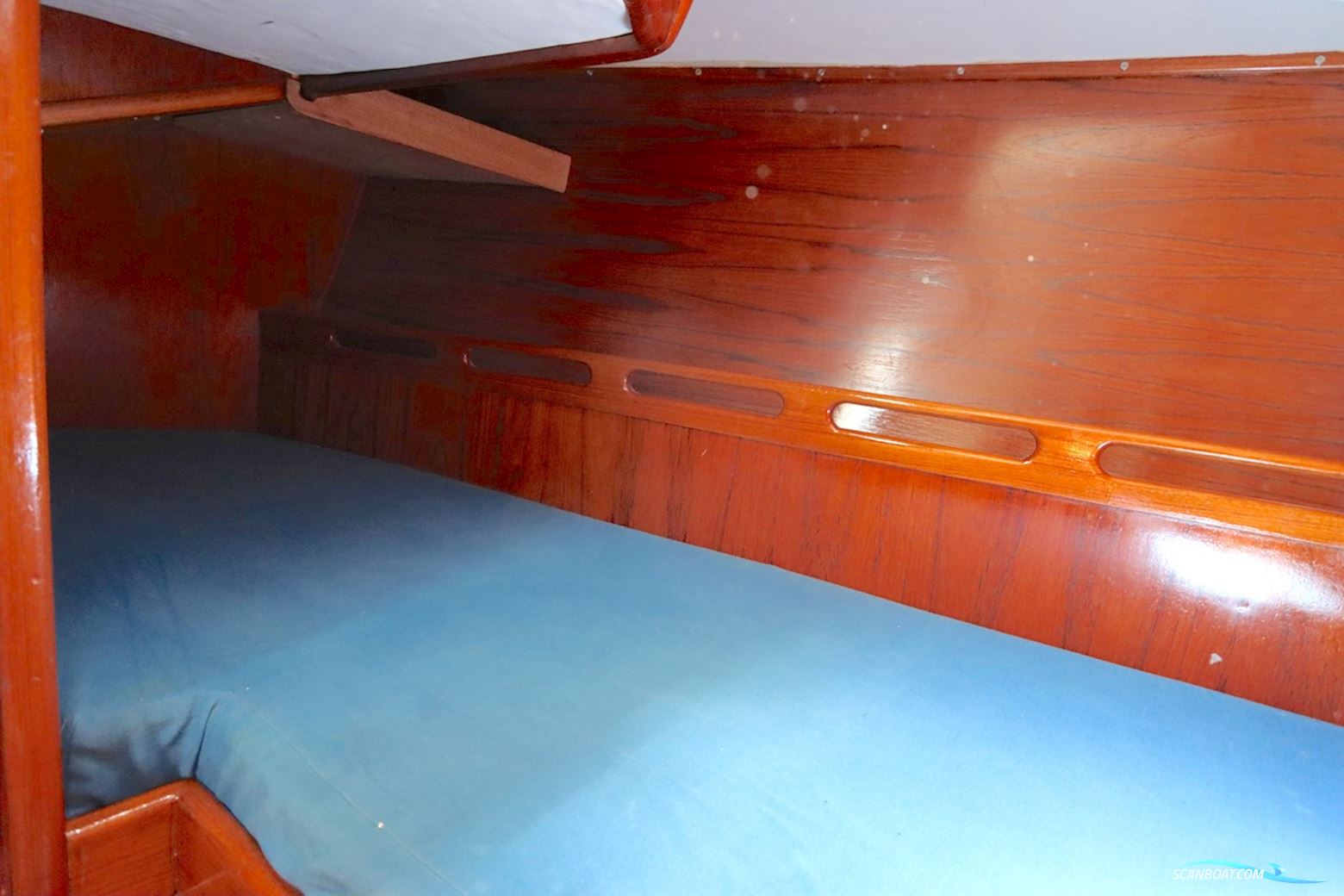 Holman & Pye Red Admiral 36